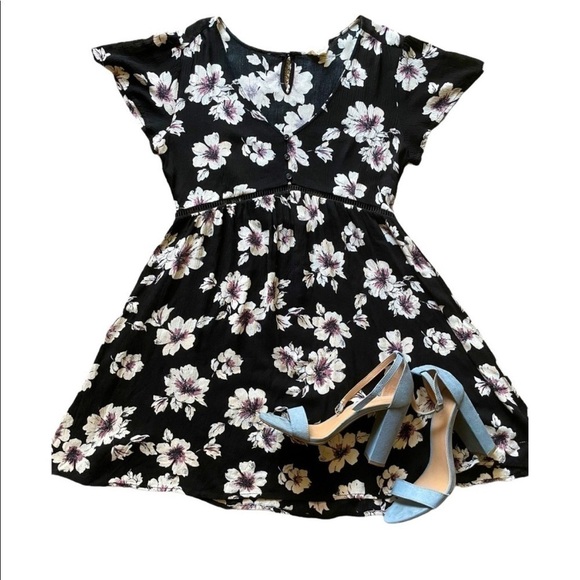 Hem & Thread Floral Cap Sleeve Dress | S - Picture 9 of 11